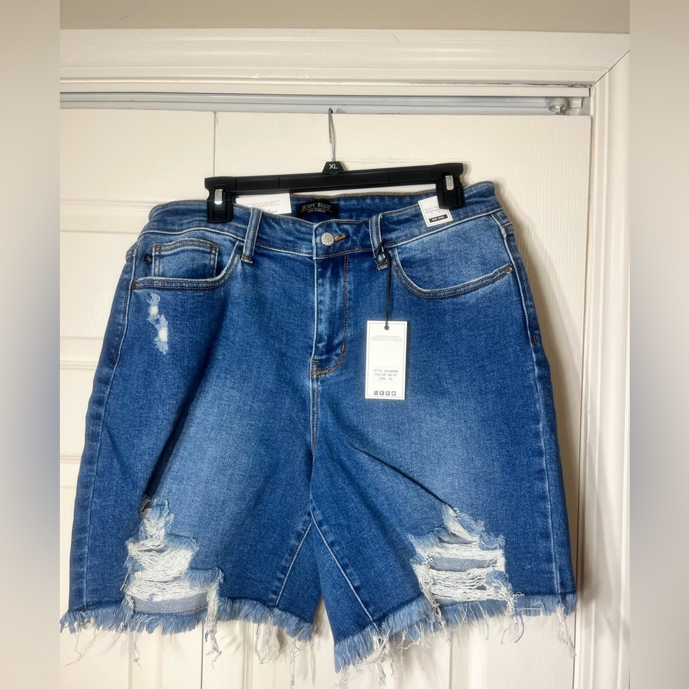 Judy Blue Women’s Mid Rise Denim Shorts Size 1XL Brand New With Tags Distressed